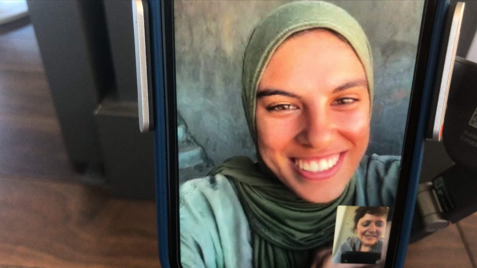 Put Your Soul on Your Hand and Walk Screenshot